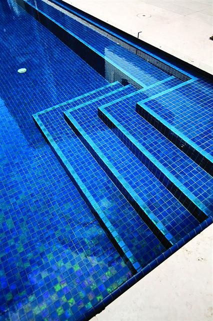 pool tiling